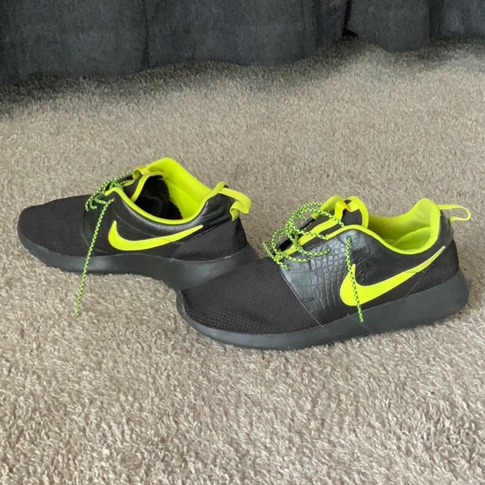 Nike Roshe Run - Picture 2 of 3